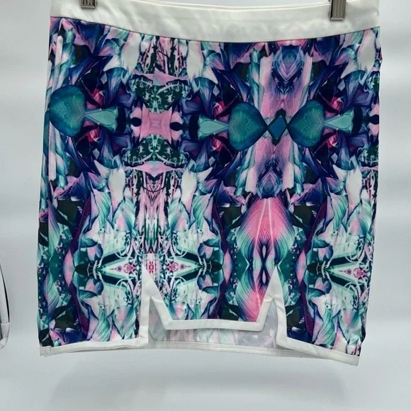 Tobi Short Mini Skirt Abstract Print Front slits PREOWNED/USED - Picture 2 of 14